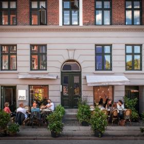 The facade of pompette on Nørrebro on a sunny day